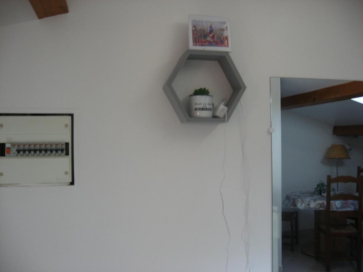 Ferienwohnung T 2 Avec Velux Sous Les Combes De 34 M2 La Londe-les-Maures Exterior foto