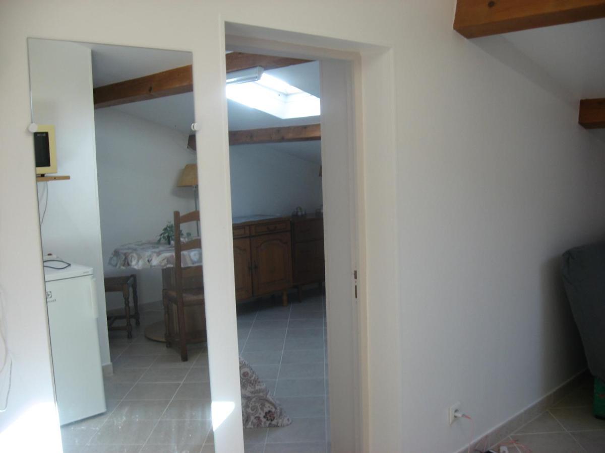 Ferienwohnung T 2 Avec Velux Sous Les Combes De 34 M2 La Londe-les-Maures Exterior foto